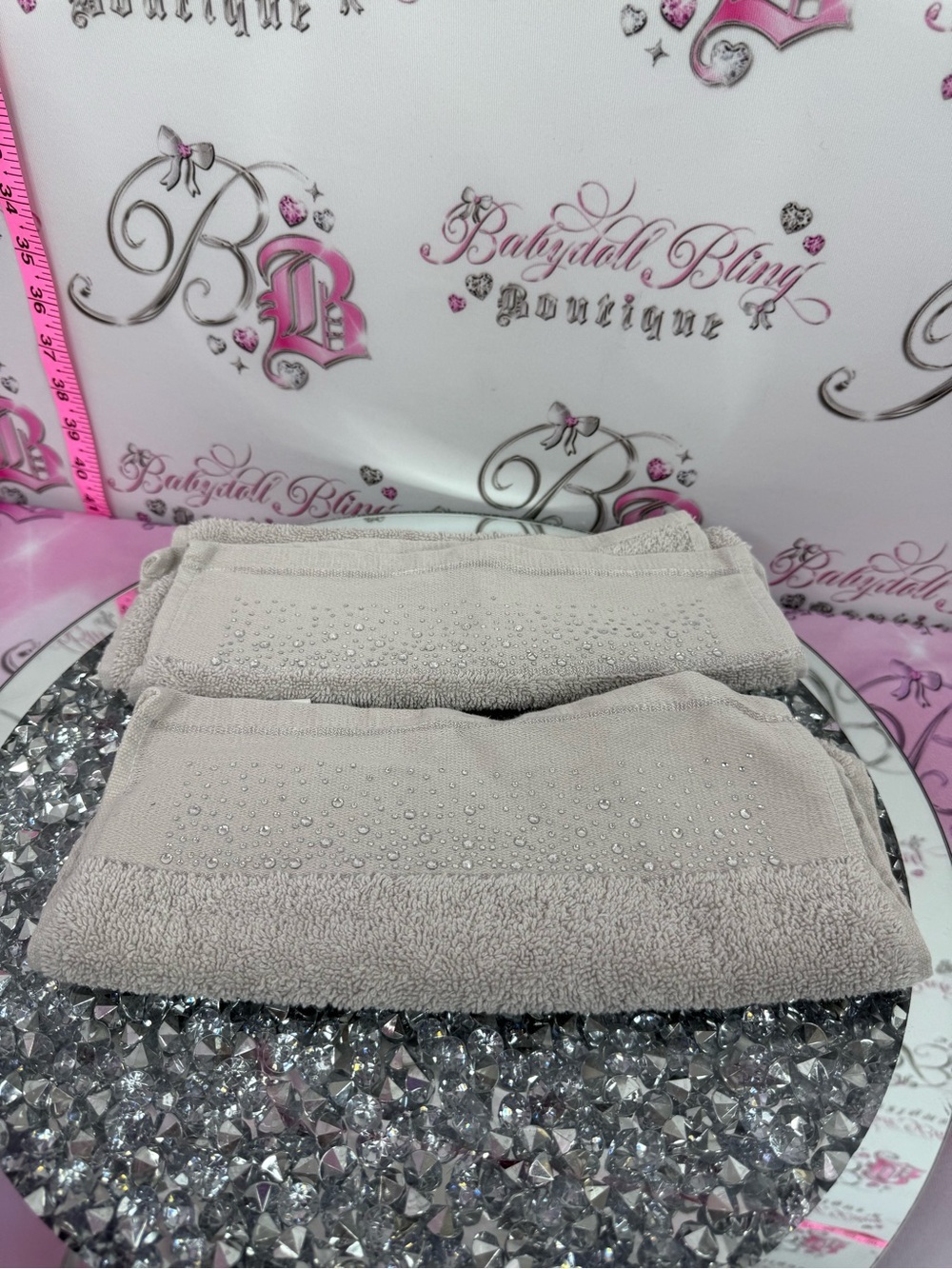 Bella Luxx set 2 grey Hand Towels with Decorative Rhinestones - Set of 2